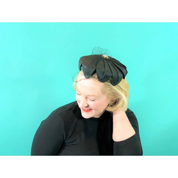 Vintage 1950s Petal Hat Round Black Abraham & Straus Rhinestone Beret - Picture 8 of 10